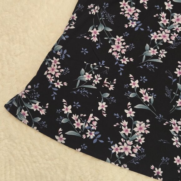 Scrub Top womens size L Large flowers black pink flowers - Picture 3 of 5